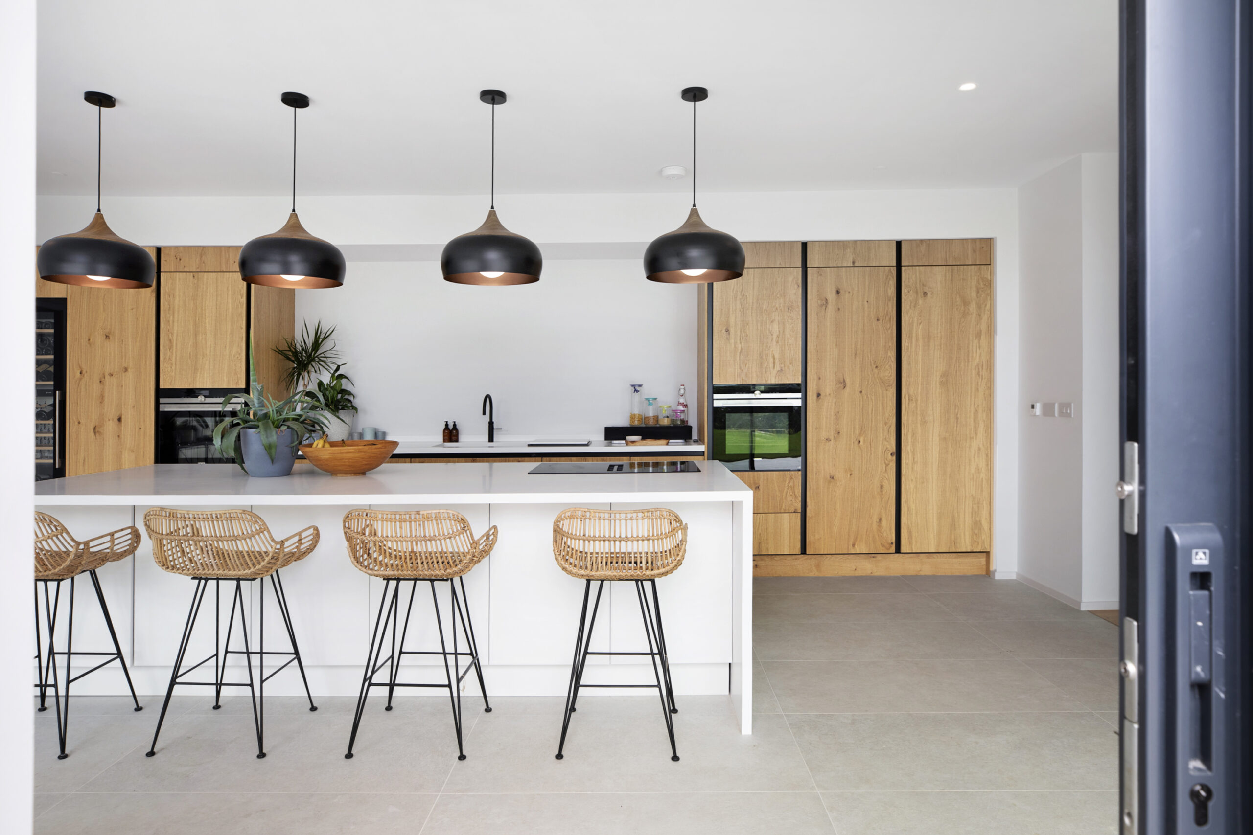 The Hideout. An Omaze House. Omaze 
Based on a contemporary California house design, the Hideout was specified to become one of the OMAZE properties.  Requiring a very simple yet functional specification, the Hideout leaned into our Grunge White tiles for the main internal flooring as well as external terraces and swimming pool terrace. 